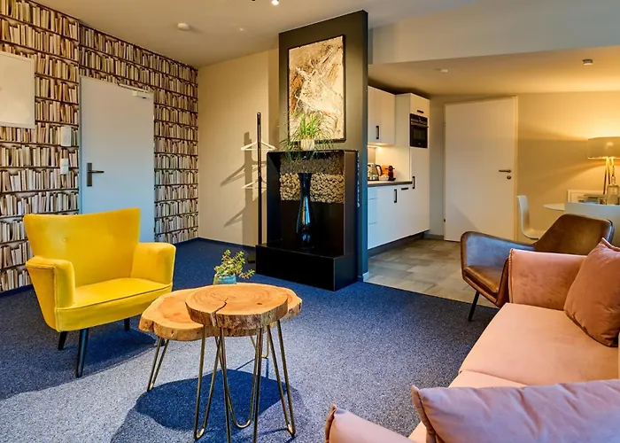 Charmante Wohnung Fuer 2 Personen In Zentrumsnaehe X Privater Parkplatz X Hochwertige Coworking-Arbeitsplaetze Im Haus