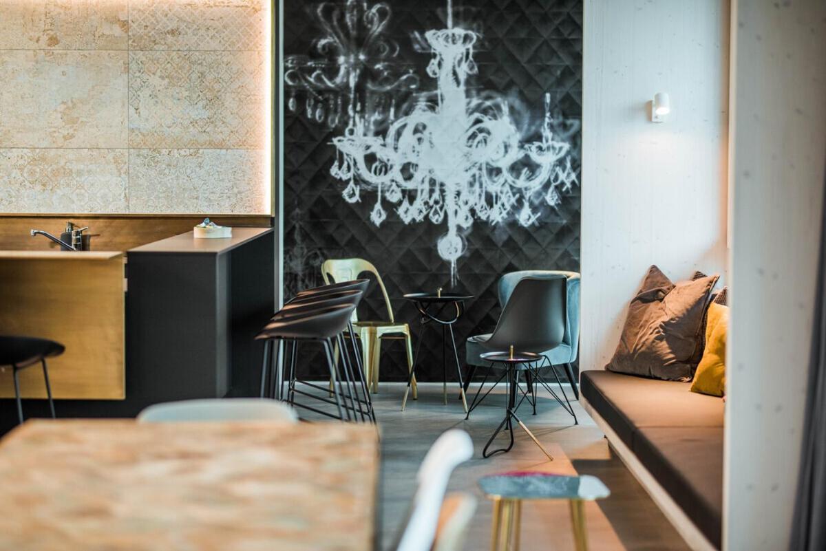 Charmante Fuer 2 Personen In Zentrumsnaehe X Privater Parkplatz X Hochwertige Coworking-arbeitsplaetze Im Haus Appartement *