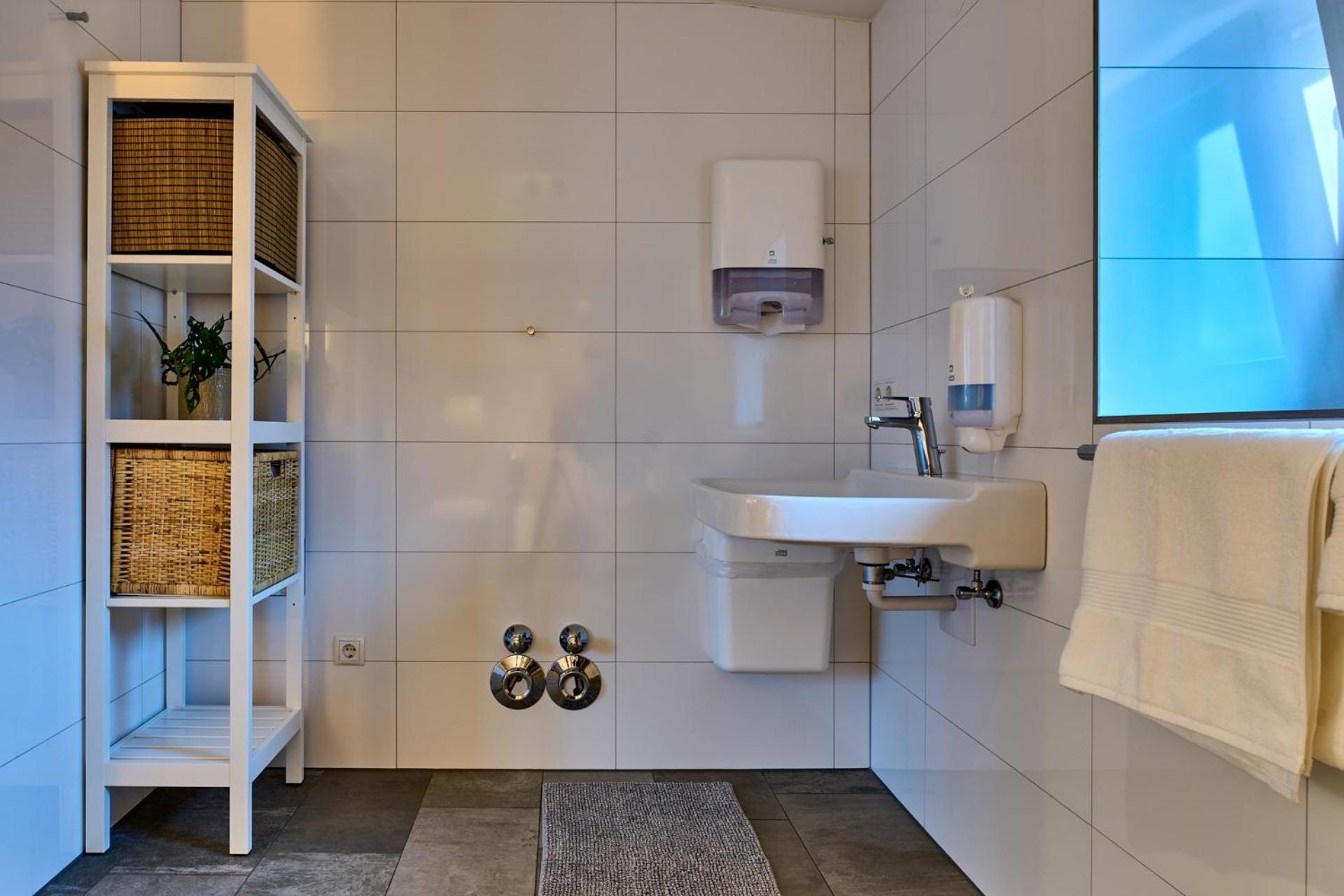 Charmante Fuer 2 Personen In Zentrumsnaehe X Privater Parkplatz X Hochwertige Coworking-arbeitsplaetze Im Haus Appartement