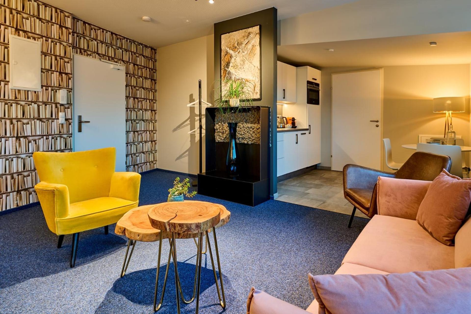 Charmante Fuer 2 Personen In Zentrumsnaehe X Privater Parkplatz X Hochwertige Coworking-arbeitsplaetze Im Haus Appartement *