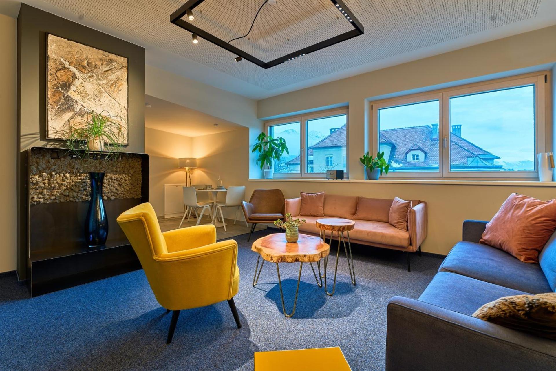 Appartement Charmante Fuer 2 Personen In Zentrumsnaehe X Privater Parkplatz X Hochwertige Coworking-arbeitsplaetze Im Haus Innsbruck